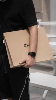 雷军马年首播展示新SU7门把手 全程未提成都事故