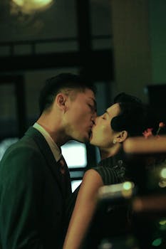 傅盛深夜情绪失控后深刻反思；昔日并肩作战记忆永存；如今聚焦人工智能新机遇。