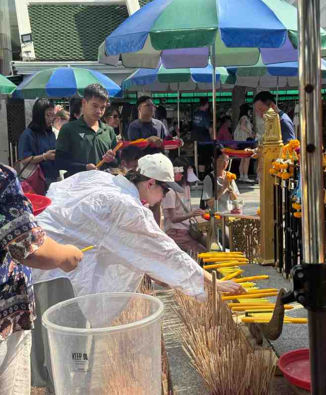 焦虑与羁绊：在曼谷四面佛的虔诚跪拜中，寻找平衡的真谛 情感心理 焦虑与羁绊：在曼谷四面佛的虔诚跪拜中，寻找平衡的真谛 情感心理