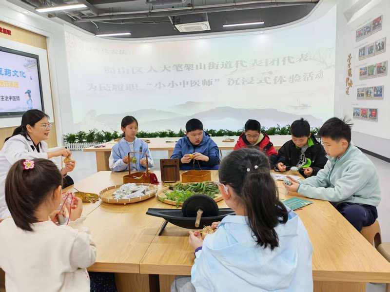  共情缺失的填补：从“履职市集”看基层治理的温情重塑 新闻 共情缺失的填补：从“履职市集”看基层治理的温情重塑 新闻 共情缺失的填补：从“履职市集”看基层治理的温情重塑 新闻