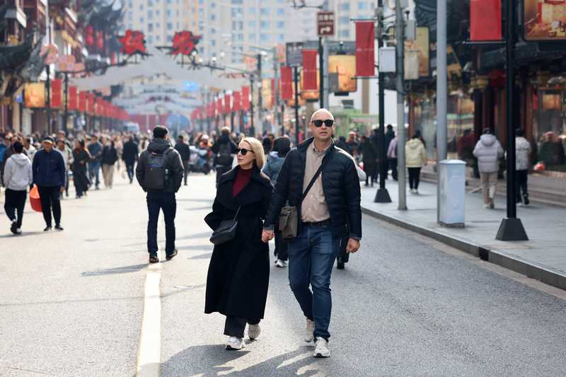  长实集团2025年财务深度解析：打折出货策略的代价与资产配置的艺术 股票财经 长实集团2025年财务深度解析：打折出货策略的代价与资产配置的艺术 股票财经